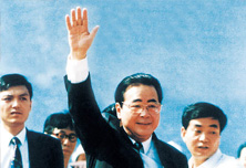 1994年9月12日，黄河小浪底水利枢纽主题工程开工，李鹏同志出席开工典礼