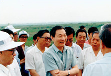 1992年7月12日，时任国务院副总理朱镕基在济源市考察沁北电厂厂址